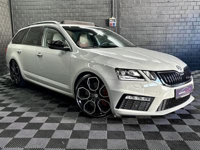 Skoda Octavia III COMBI RS 2.0 TSI 245 CV *CANTON* *ATTELAGE* SIEGES ELEC (2020) - Photo 3