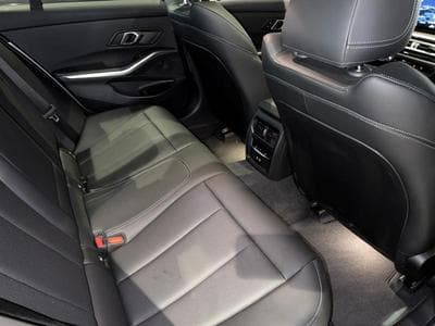 BMW 320 320i M-Sport (2024) - Photo 14