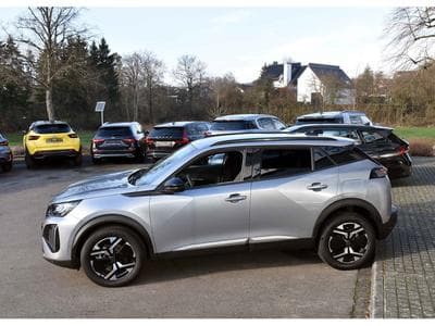 Peugeot 2008 1.2 PureTech Allure ACC GPS LANE SIDE REGUL CAM 360 1° MAIN (2025) - Photo 3