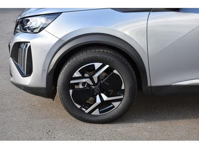 Peugeot 2008 1.2 PureTech Allure ACC GPS LANE SIDE REGUL CAM 360 1° MAIN (2025) - Photo 5