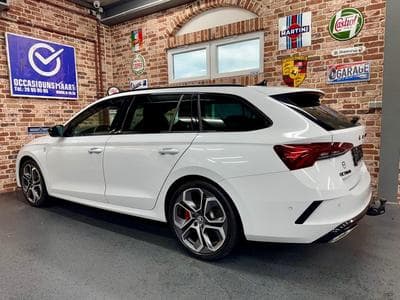 Skoda Octavia Octavia RS Combi 2.0 TSi 245cv Auto (2023) - Foto 2