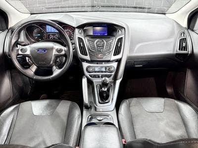 Ford Focus 1.6 TDCI 116 CV TITANIUM *SIEGES CHAUFF.* *KEYLESS* (2011) - Photo 10