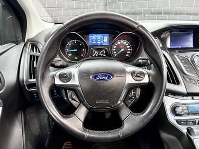 Ford Focus 1.6 TDCI 116 CV TITANIUM *SIEGES CHAUFF.* *KEYLESS* (2011) - Photo 11