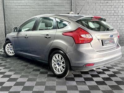 Ford Focus 1.6 TDCI 116 CV TITANIUM *SIEGES CHAUFF.* *KEYLESS* (2011) - Photo 4