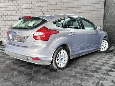 Ford Focus 1.6 TDCI 116 CV TITANIUM *SIEGES CHAUFF.* *KEYLESS* (2011) - Photo 6
