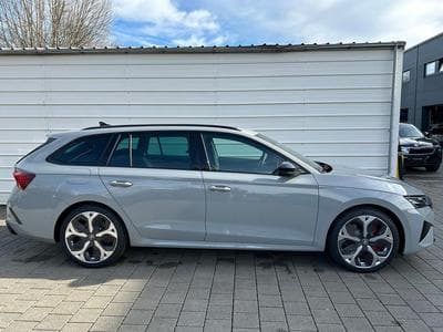 Skoda Octavia RS (2026) - Photo 4