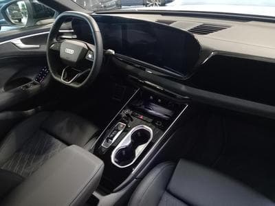 Audi A6 Avant S line (2025) - Photo 9