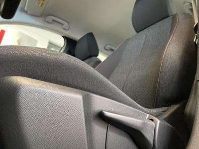 Peugeot 208 1.2 PureTech Style LED Tempomat SHZ PDC Touch (2025) - Photo 9