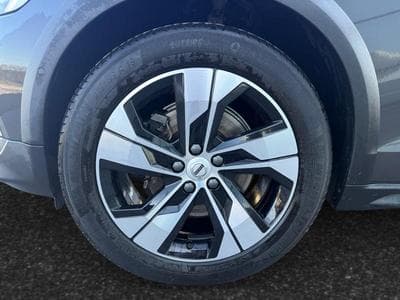 Volvo V60 B4 Plus Dark / Diesel (2023) - Photo 14