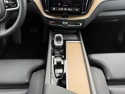 Volvo XC60 Facelift T6 Plus Dark / Hybride (2025) - Photo 11