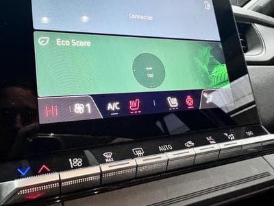 Renault Captur 1.3 TCE 160 CV TECHNO **Caméra** Sièges Chauff.** ACC ** (2025) - Photo 11