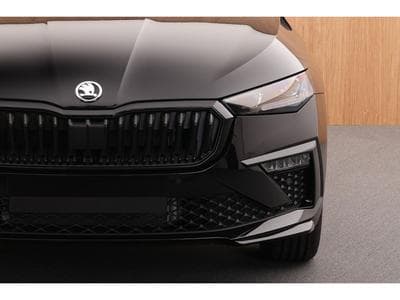 Skoda Scala Monte Carlo 1.5 TSI DSG 110 kW-150 CV DSG7 - Attelage - (2025) - Foto 13