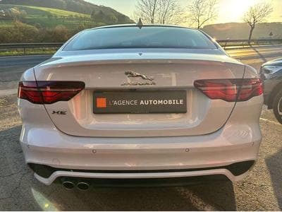 Jaguar XE D200 AWD Aut R-Dynamic SE-JUSQU'A 48 MOIS GARANTIE (2021) - Photo 5