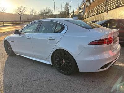 Jaguar XE D200 AWD Aut R-Dynamic SE-JUSQU'A 48 MOIS GARANTIE (2021) - Photo 6