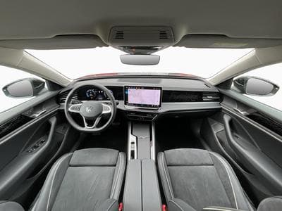 VW Passat Elegance+DSG+Led+Navi+Digi+ (2025) - Photo 2