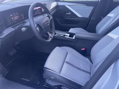 Opel Astra Business Elegance (2023) - Photo 2