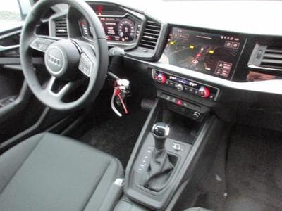 Audi A1 Sportback S line (2025) - Photo 2