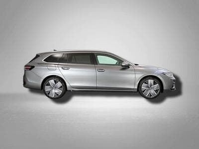 VW Passat Variant R-Line 2.0 TSI 7-Gang-DSG 4x4 (2026) - Photo 6