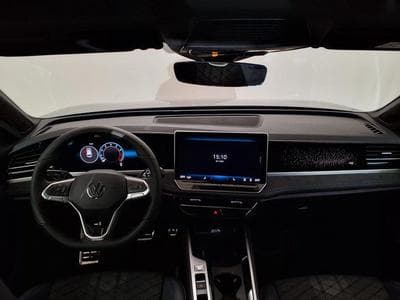 VW Passat Variant R-Line 2.0 TSI 7-Gang-DSG 4x4 (2025) - Photo 11