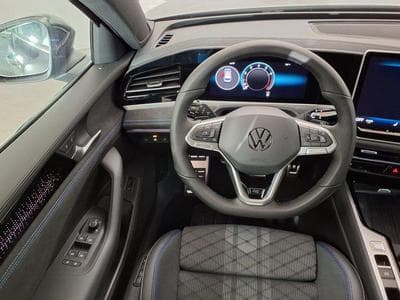 VW Passat Variant R-Line 2.0 TSI 7-Gang-DSG 4x4 (2025) - Photo 12