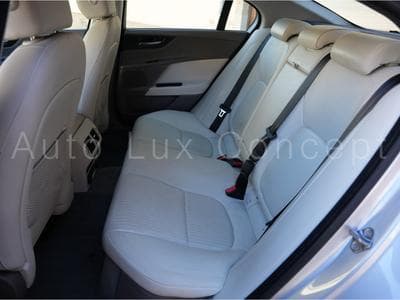 Jaguar XE Portfolio 20t (2016) - Photo 9