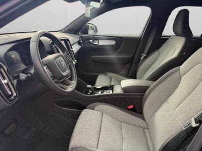 Volvo XC40 B4 Black Edition Plus / Essence (2025) - Foto 9