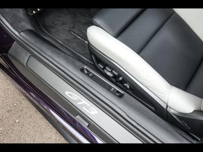 Porsche 911 (992.1) GT3 TOURING PDK – SONDERWUNSCH - VIOLA METALLIC PTS (2022) - Photo 14