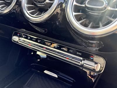 Mercedes A 180 AMG LINE (2024) - Photo 8