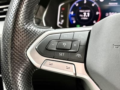 VW Passat Variant SW 2.0 TDI R-Line DSG *IQ.LIGHT *PANO* CUIR *360°* A (2020) - Photo 12