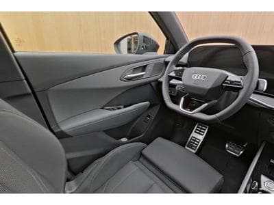 Audi Q3 35 TFSI S line 110 kW-150CV S tronic - Jantes 20" - Attelage (2026) - Foto 10