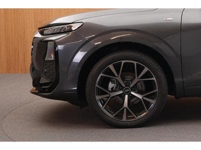 Audi Q3 35 TFSI S line 110 kW-150CV S tronic - Jantes 20" - Attelage (2026) - Foto 11