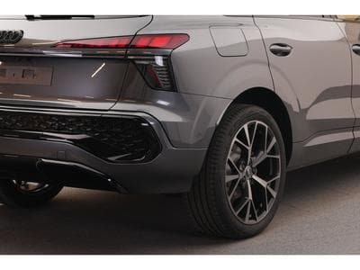 Audi Q3 35 TFSI S line 110 kW-150CV S tronic - Jantes 20" - Attelage (2026) - Foto 14