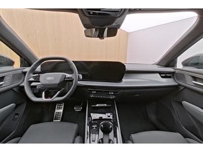 Audi Q3 35 TFSI S line 110 kW-150CV S tronic - Jantes 20" - Attelage (2026) - Foto 9