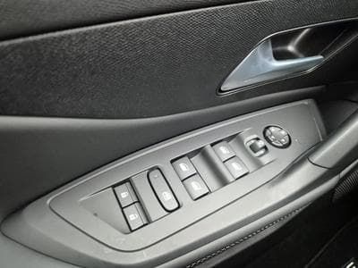 Peugeot 308 1.2 PureTrch 145 EAT8 ALLURE (2026) - Foto 11