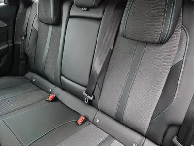 Peugeot 308 1.2 PureTrch 145 EAT8 ALLURE (2026) - Foto 9