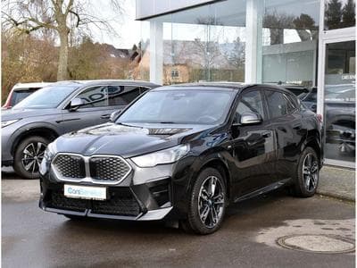 BMW iX2 xDrive30 M Sport CUIR GPS LANE CAM PARK JA19 KEYLESS 1° MAIN (2024) - Foto 2