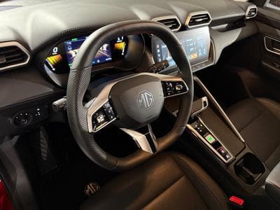 MG ZS 1.5 LUXURY (2025) - Photo 8