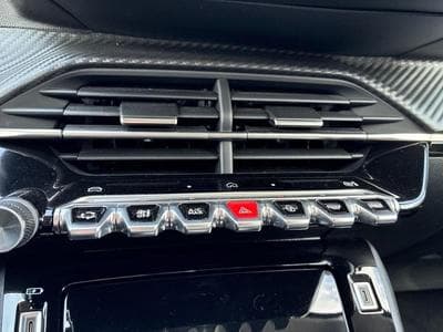 PEUGEOT 208 1.2 Hybrid 100ch Allure e-DCS6 (2024) - Photo 8