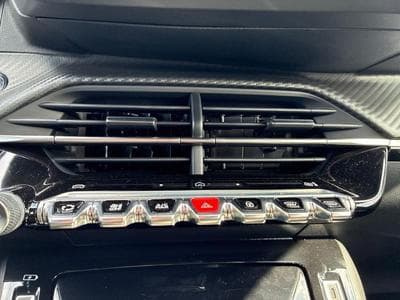 PEUGEOT 2008 1.2 100ch S&S Allure (2024) - Photo 9