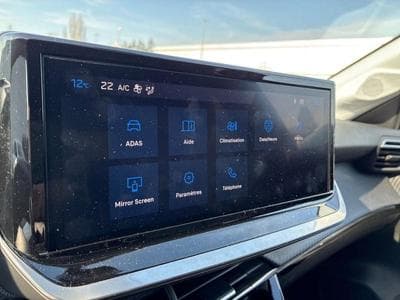 PEUGEOT 208 1.2 Hybrid 100ch Allure e-DCS6 (2024) - Photo 6