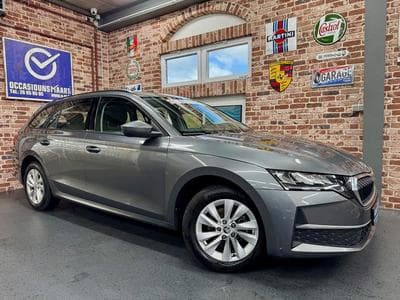 Skoda Octavia Octavia Combi 2.0 TDi 150cv Auto SELECTION (2024) - Foto 1