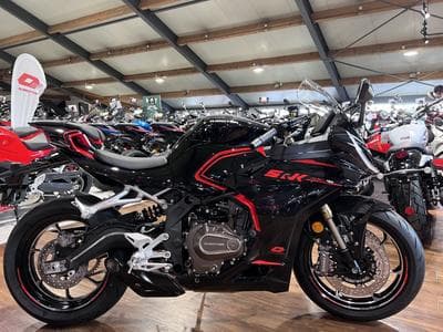 QJmotor SRK 421 RR (2026) - Foto 1