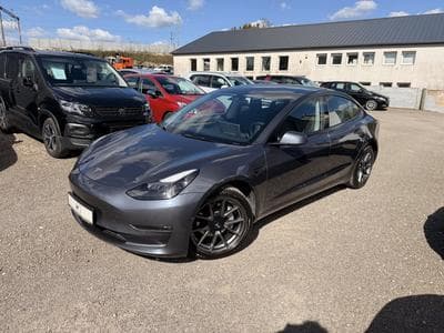 Tesla Model 3 Dual Motor Long Range (2022) - Photo 1