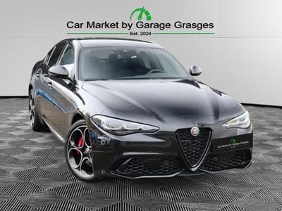 Alfa-Romeo Giulia COMPETIZIONE 2.0 TURBO (2023) - Foto 1