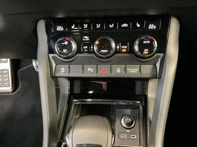 Skoda Karoq Sportline+DSG+4x4+Pano+LOUNGE+AHK (2025) - Foto 1