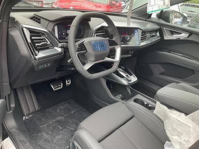 Audi Q4 e-tron 45 e-tron basis quattro (2026) - Photo 1