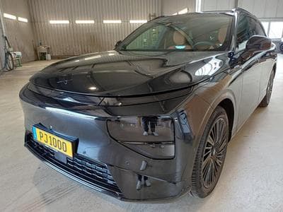 Xpeng G9 New AWD Performan BEV 95KWH Performance AWD (2026) - Photo 1
