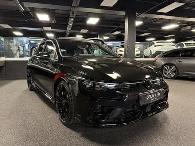 VW Golf VIII R Black Edition (2025) - Photo 1