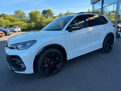 VW Tiguan Tiguan 2.0TSI 4Motion R-Line Pano AHK 20" Black (2024) - Photo 1