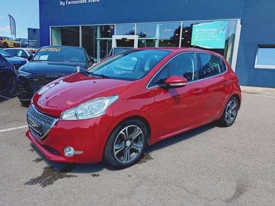 Peugeot 208 Allure (2013) - Photo 1